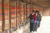 Pilger im Kloster Labrang (C) Anton Eder